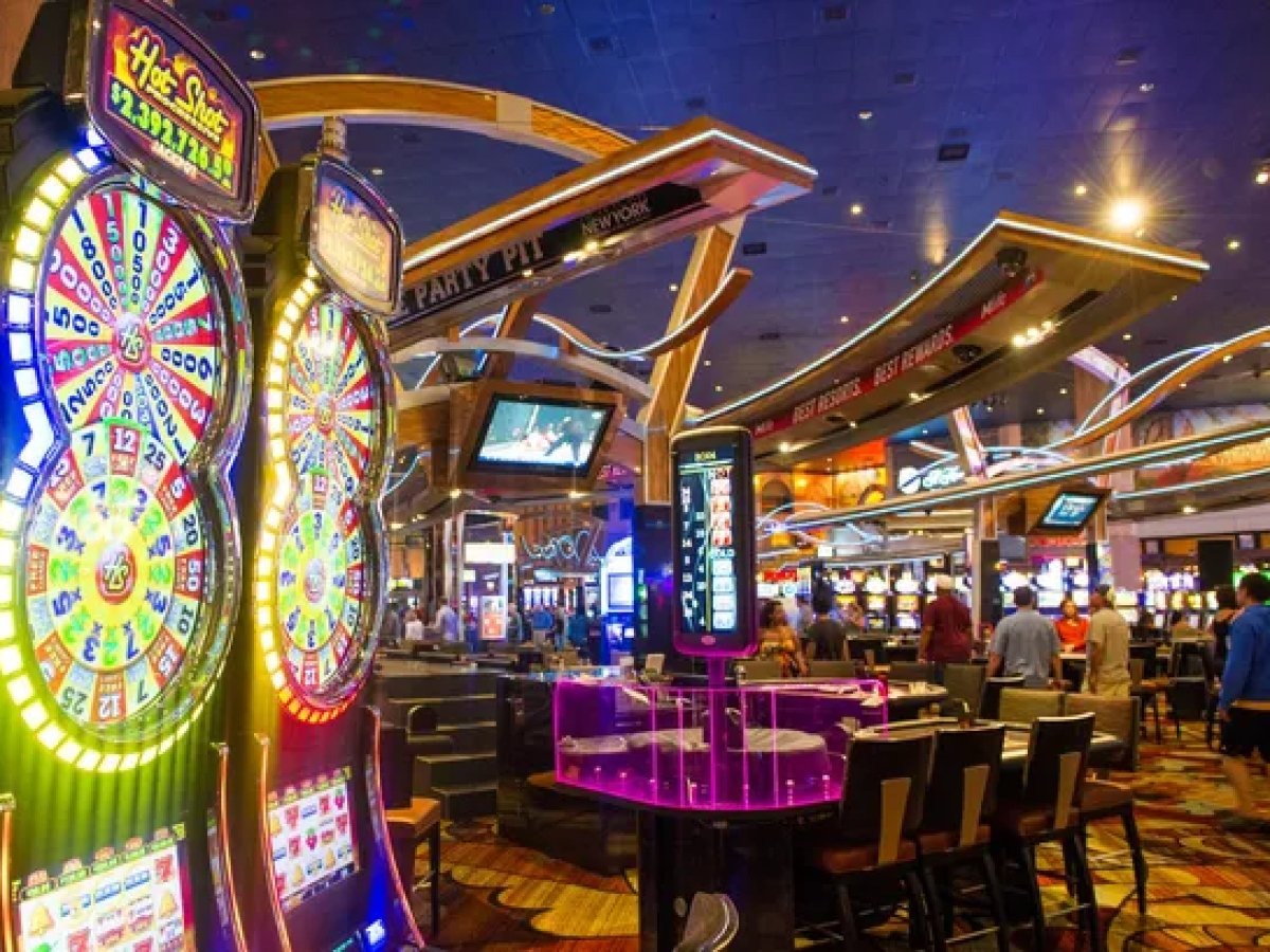 Wimbrastuqo Restaurant casinoets hovedinngang og elegant resepsjonsal